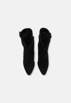 Gabor Comfort Stivaletti Texani / BikerBlack Donna Stivaletti GAJ11N08I-Q11 -Gabor 0b7d61dddc9a463fb3b93eb42a0be540 scaled