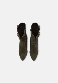 Gabor Comfort Stivaletti Texani / BikerBosco/Dark Gold Donna Stivaletti GAJ11N06P-N11 -Gabor a45f1a89a8fd4e45a530016f6786e43e scaled