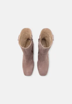 Gabor Comfort StivalettiDark-Rose Donna Stivaletti GAJ11N07C-B11 -Gabor c44bb89cadc3402687208f65333ab3f1 scaled