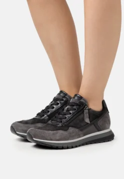 Gabor Comfort Sneakers BasseDark Grey/Graphite/Black Donna Sneakers GAJ11A0DK-C11 -Gabor cbf84bd826cb4e46ac7099e5dca6bbb1 scaled