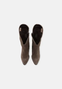 Gabor Comfort Stivali Texani / Biker - Light Grey -Gabor e7bf86d595284a9cace28e380d77e00c scaled