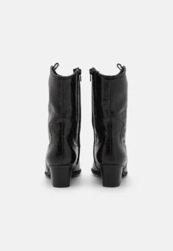 Gabor Comfort Stivali Texani / BikerBlack Donna Stivali GAJ11N08K-Q11 -Gabor f9fe51e99ab44f1aba580da40eb70d23 scaled